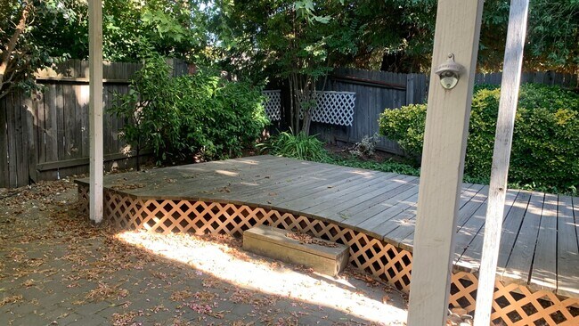 Building Photo - Adorable well maintained 3 bedroom 2 bath ...