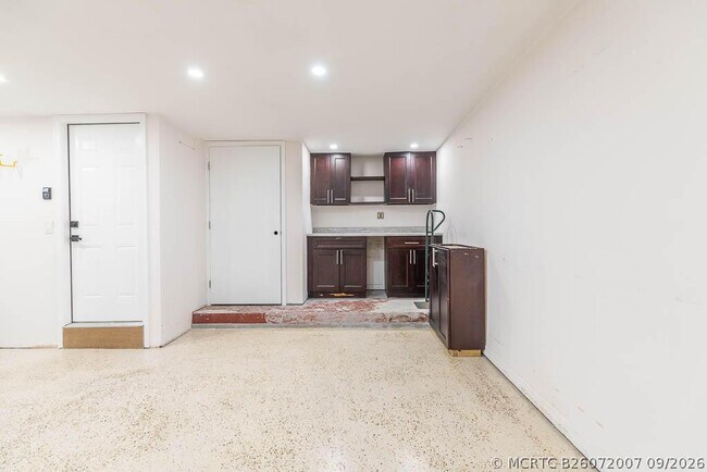 Building Photo - 6876 Palmar Ct
