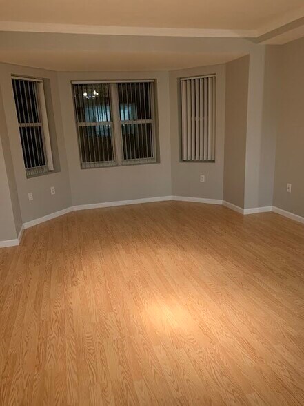 Building Photo - 1 Cityview Ln