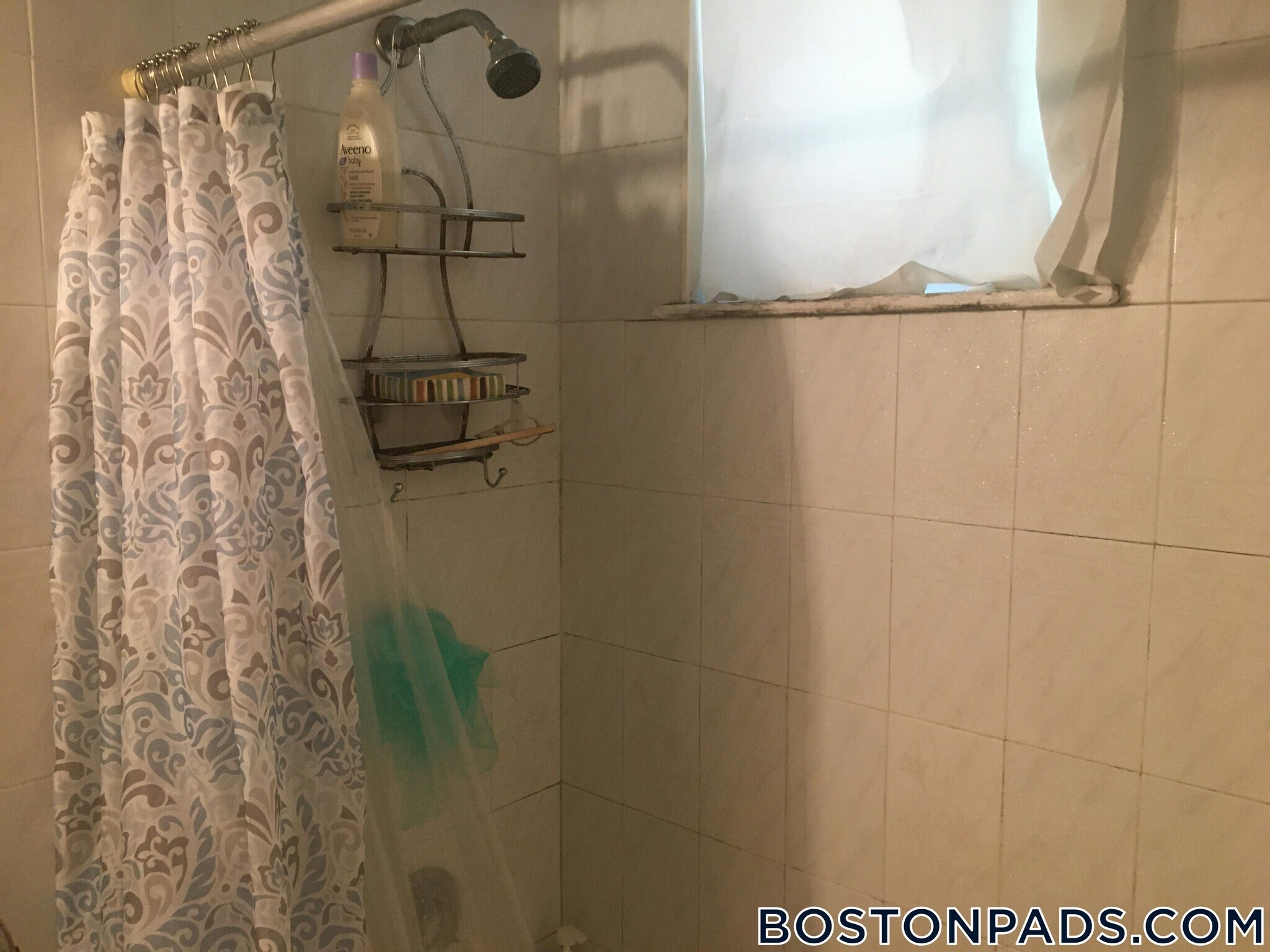 Building Photo - 96 Maple St