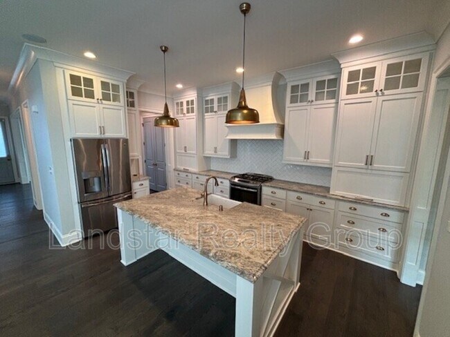 Building Photo - 6411 Moonseed St