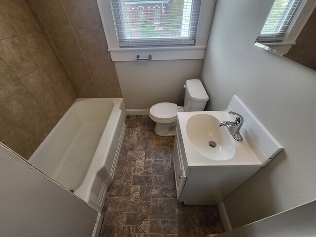 Building Photo - 399 Kerr St NW