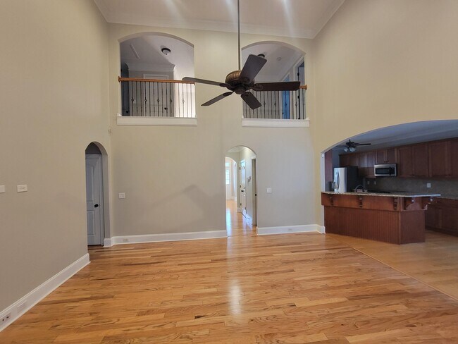 Building Photo - 627 Burgamy Pass