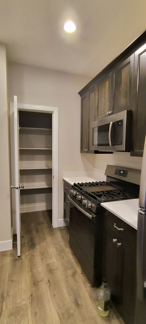 Building Photo - 3 Bedroom 3 Bathroom 2 Car Garage Townhome For rent.