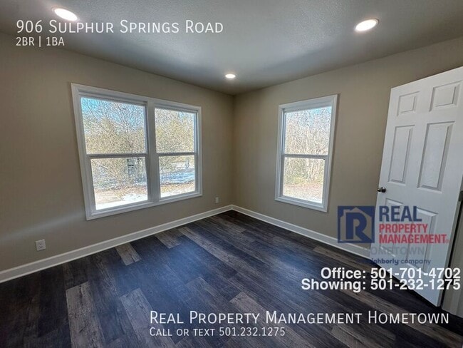 Building Photo - 906 Sulphur Springs Rd
