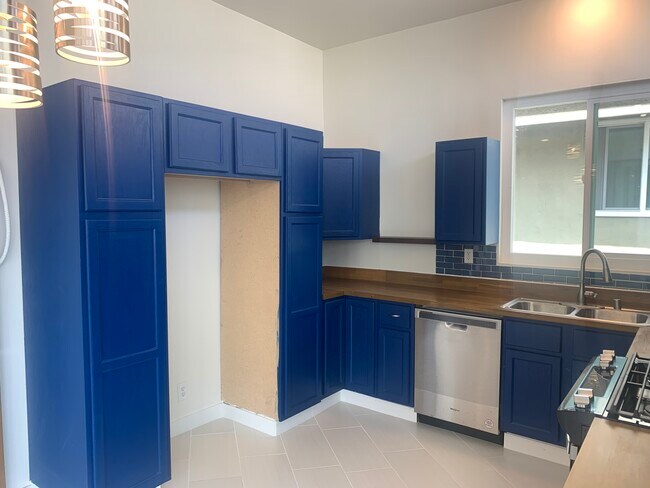 Building Photo - 11685 Gorham Ave