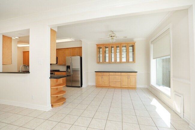 Building Photo - 7499 Brompton St