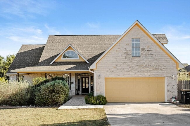 Building Photo - 11 Elmwood Cir