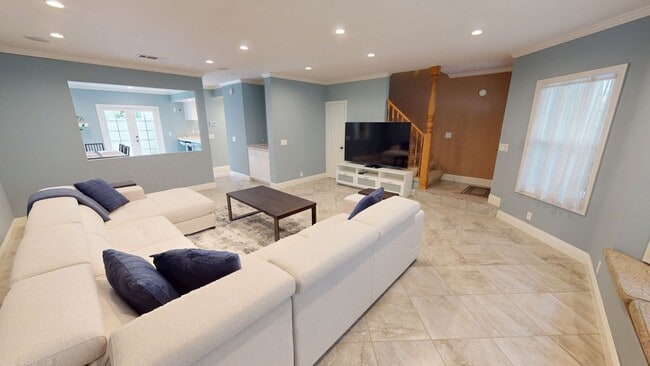 Building Photo - Great LOCATION | Close to Orange Ave & Beach