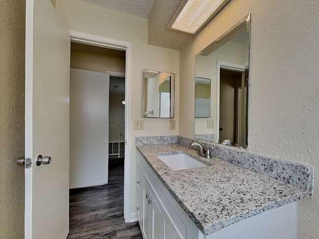 Building Photo - 6946 Maple Fox Dr