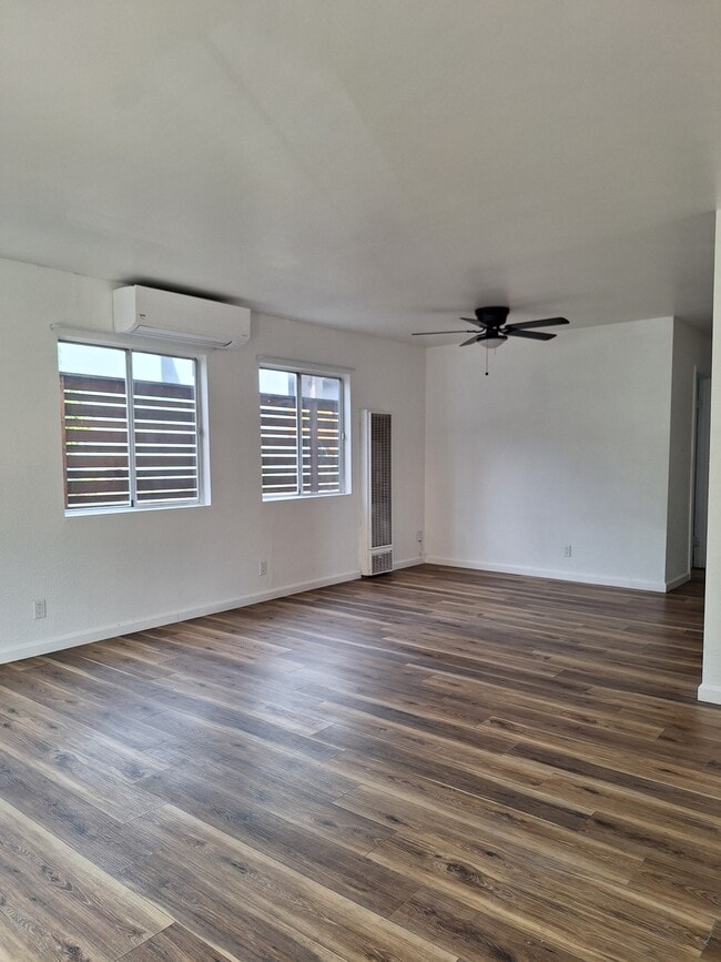 Building Photo - 1835 N Ave 53