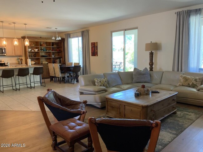 Building Photo - 2114 E Aire Libre Ave