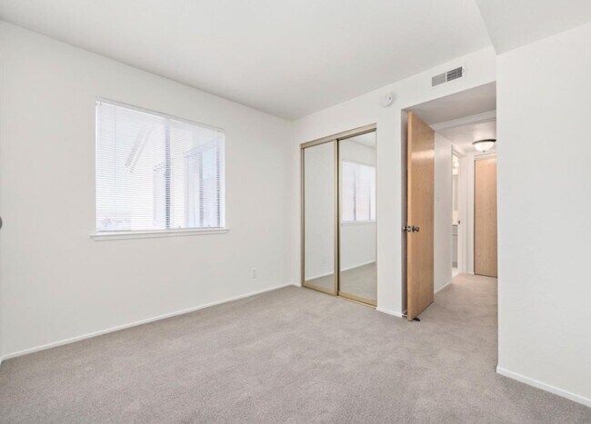 Building Photo - 1 Laurel St