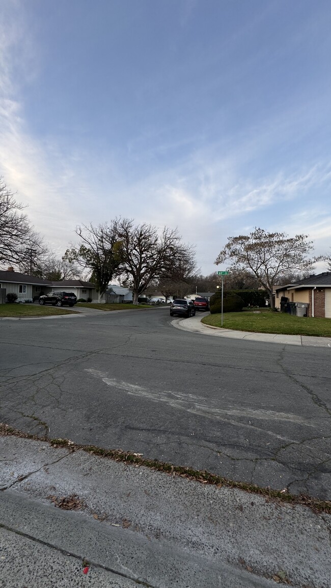 Building Photo - 1600 60th Ave