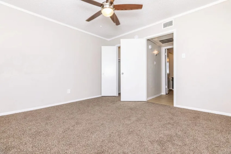 Building Photo - 4645 Ocean Dr