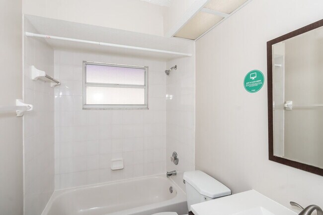 Building Photo - 10932 New Brighton Ct