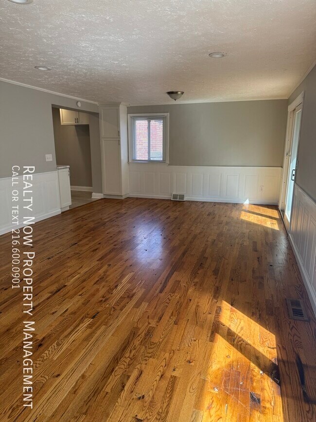 Building Photo - 11749 Arden Ave