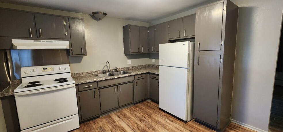 Building Photo - 7095 W 13th Ave