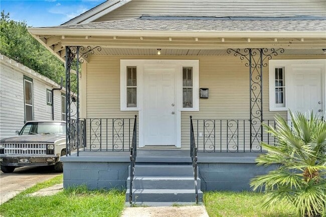 Primary Photo - 2426 Eagle St
