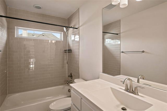 Building Photo - 4524 Del Rey Ave