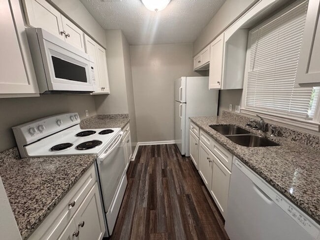 Building Photo - 221 Hearthstone Dr
