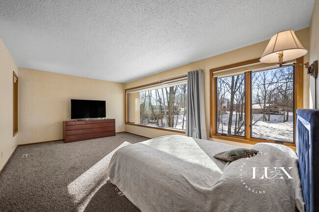 Building Photo - 2504 Sheffield Cir N