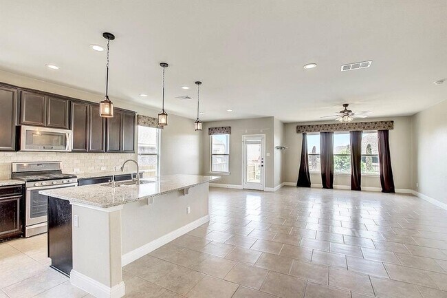 Building Photo - 3433 De Torres Cir
