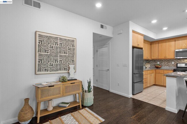 Building Photo - 2071 Mahuron Cir