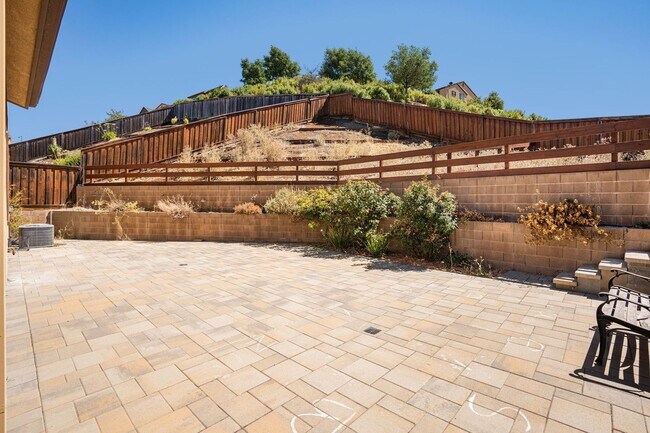 Building Photo - Charming 4BR/4BA Single-Family Home in Sou...