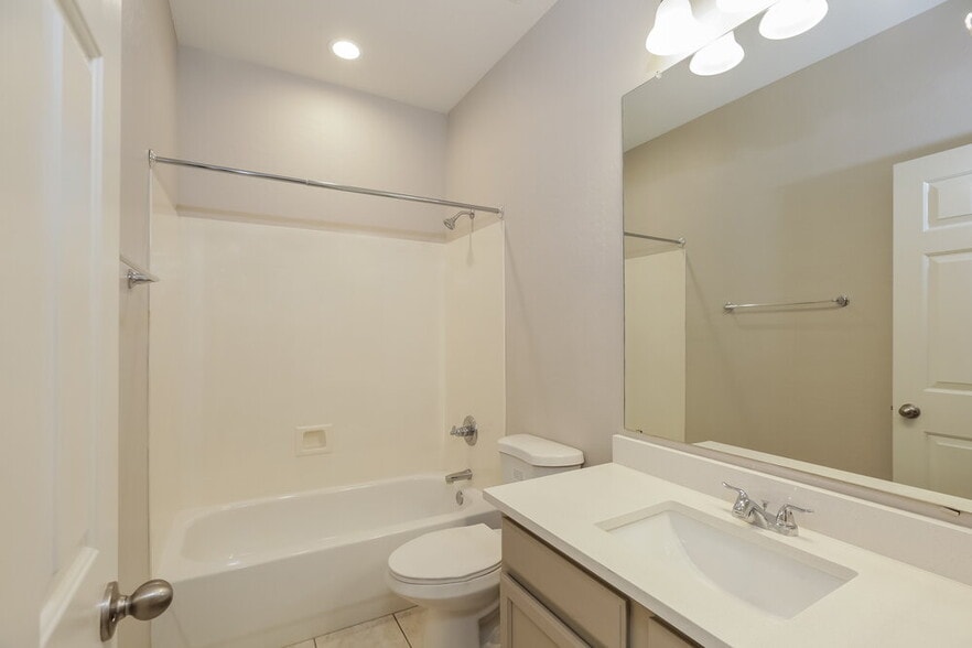 Building Photo - 2427 E Glass Ln