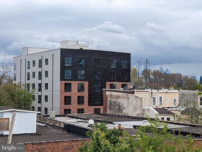 Building Photo - 883 N Preston St