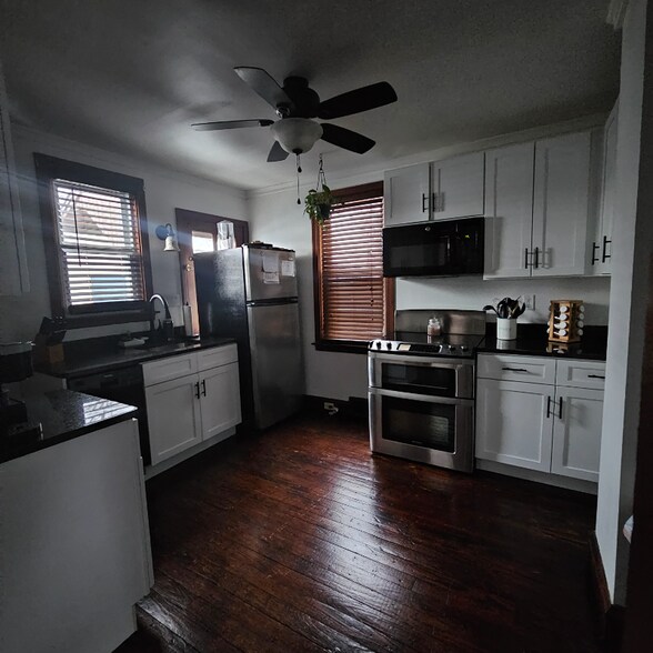 Building Photo - 8 Broad St