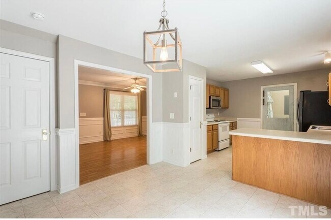 Building Photo - 145 Beaver Ridge Dr
