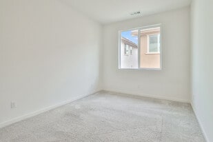 Building Photo - 3092 Acebo Dr