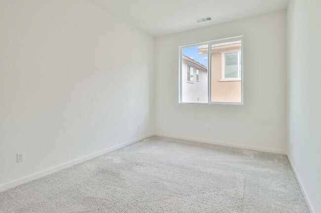 Building Photo - 3092 Acebo Dr