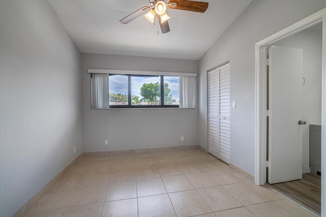 Building Photo - 2720 S Oakland Forest Dr