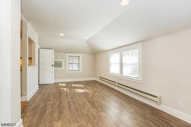 Building Photo - 9 Lincoln St