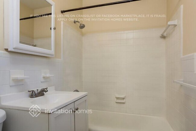 Building Photo - 401 NW 8th Ct