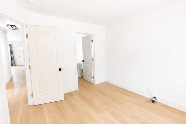 Building Photo - Adorable 1 Story Home For You, 2 weeks free rent