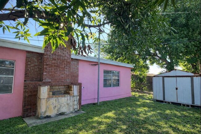 Building Photo - North 66th Avenue, Hollywood, FL 33024 - 3 BR 2 BA single-family home