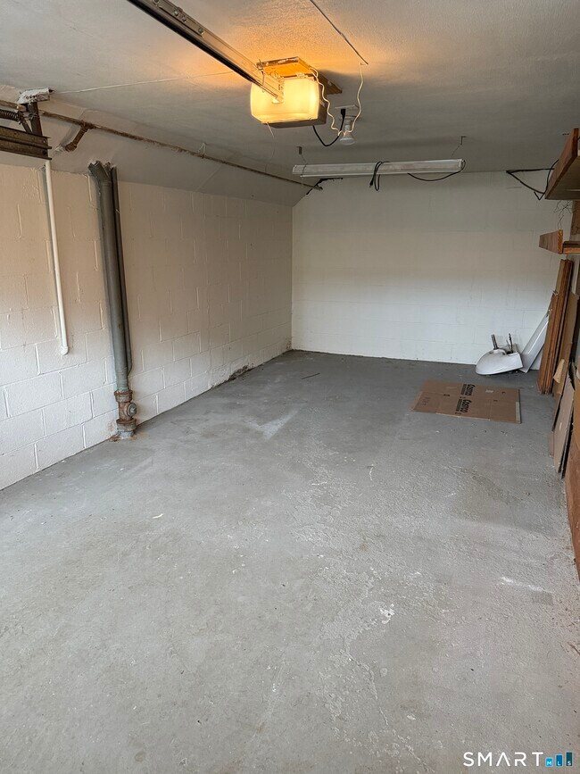 Building Photo - 4 Elmwood St