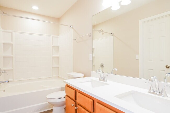 Building Photo - 5200 Tant Cir