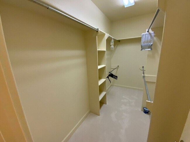 Building Photo - 123 Courts Ln