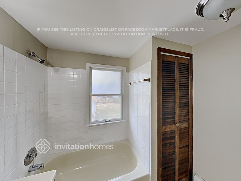 Building Photo - 4301 W 99th Pl