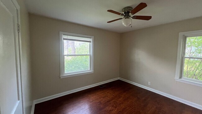 Building Photo - Cute East Nashville Home
