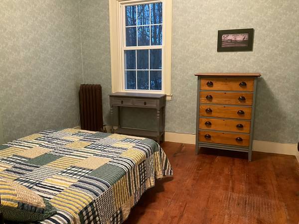 Medium Bedroom - 886 VT-74