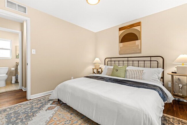 Building Photo - 18939 Sharon Ln