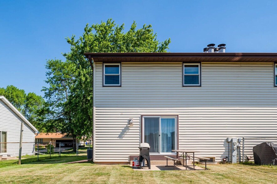 Building Photo - 1209 W Ridgeview Dr