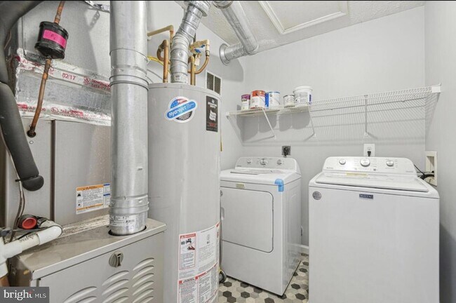 Building Photo - 157-110 Brookland Terrace