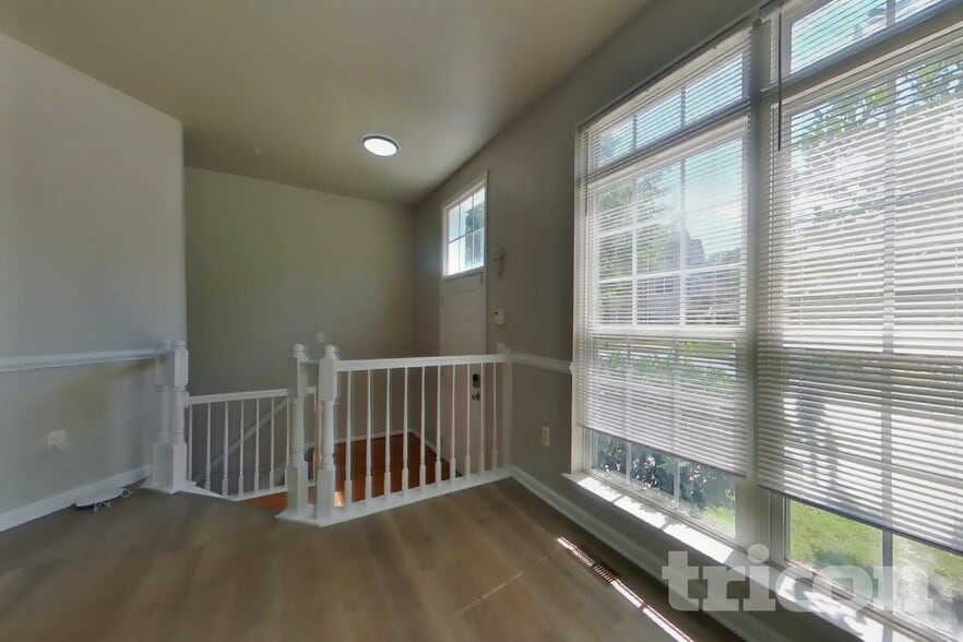 Building Photo - 10022 Juniper Dr